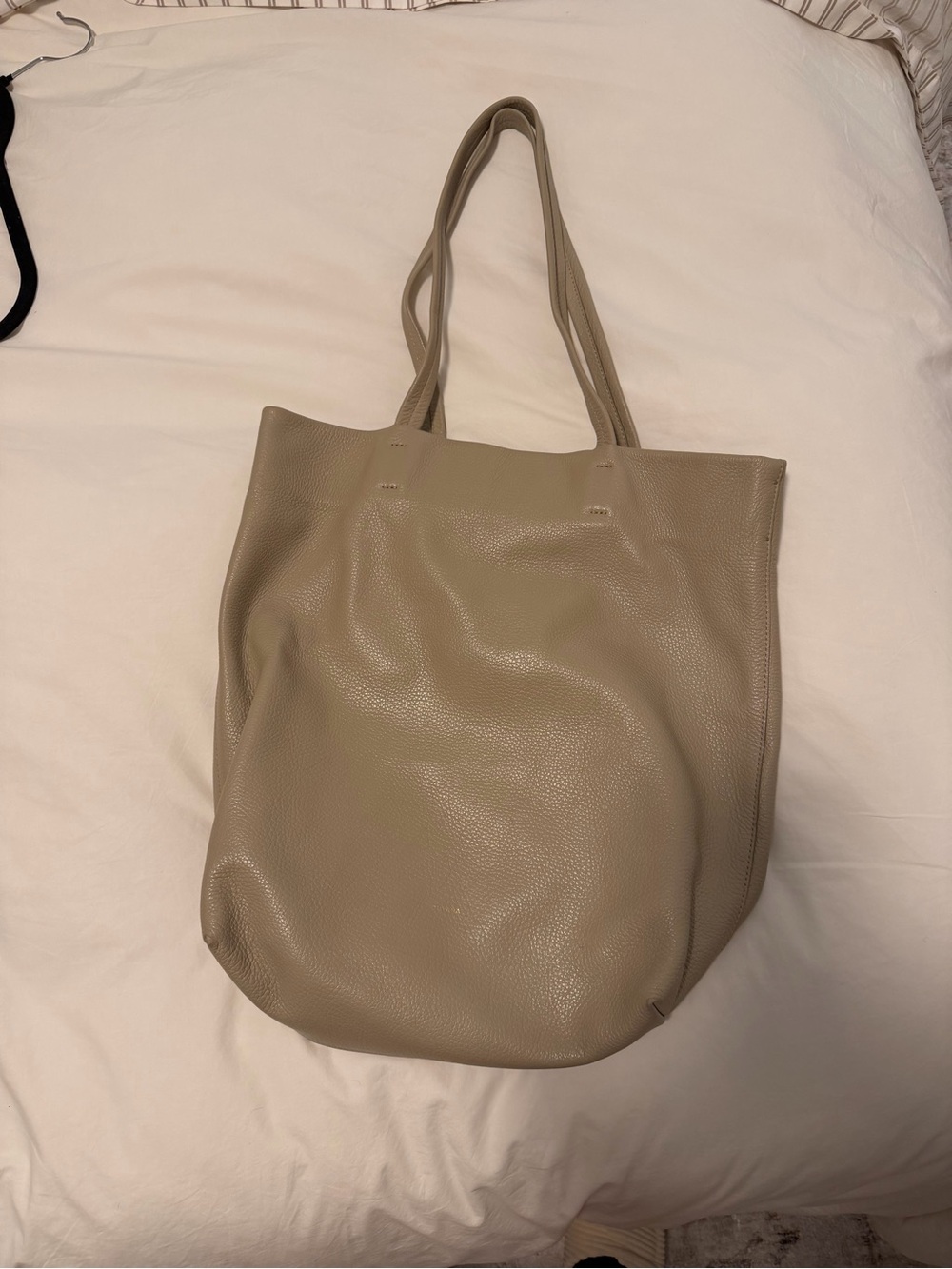 Cuyana Tall Easy Pebbled Leather Tote in Stone - Picture 3 of 7